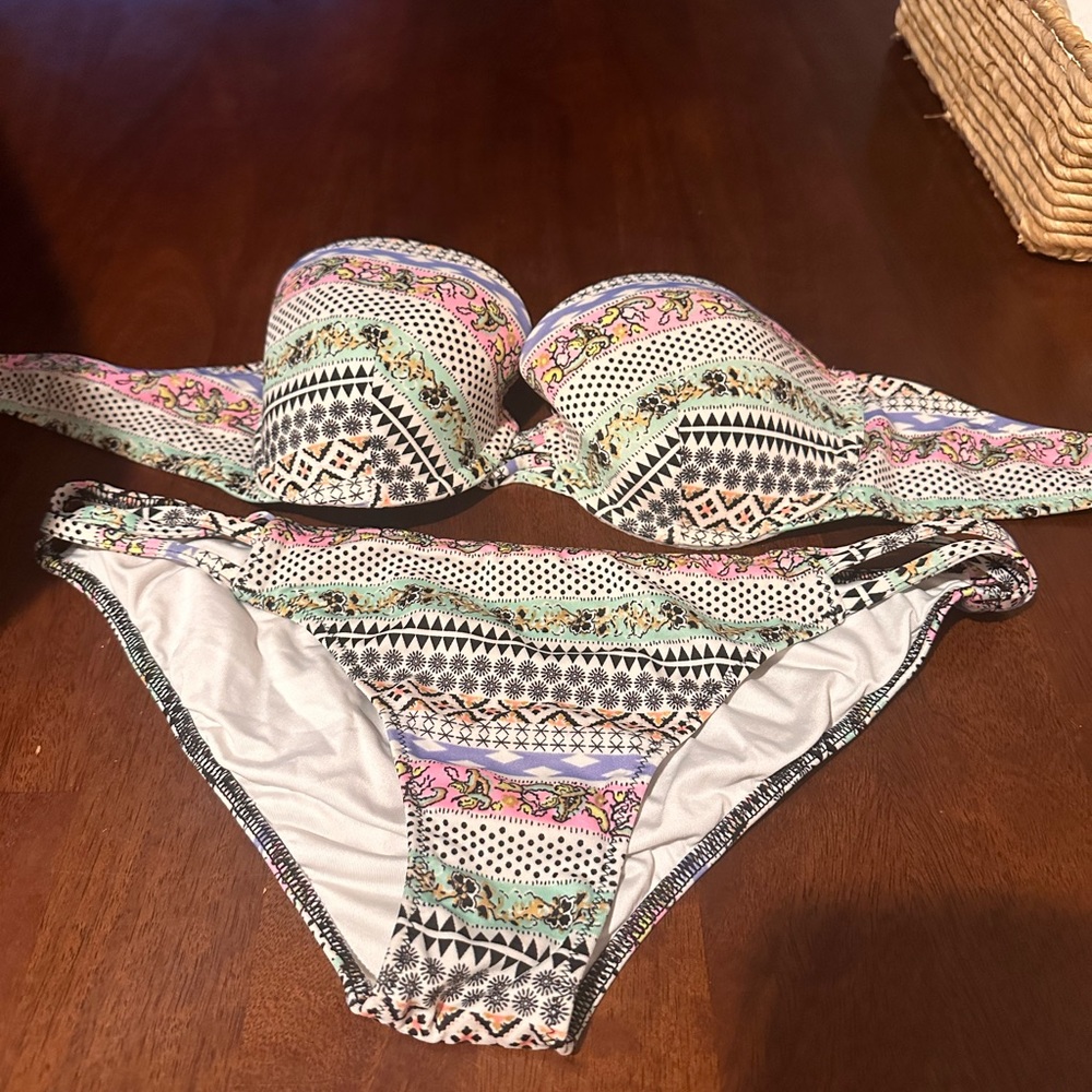 34C Victoria Secret bathing suit
